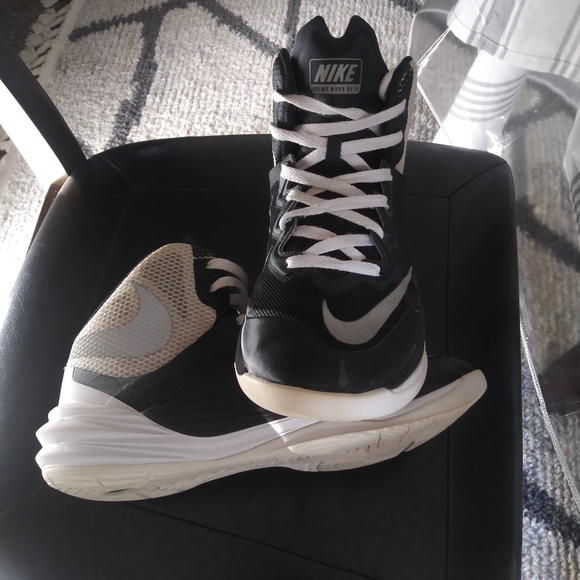 Nike sneakers - Picture 2 of 4